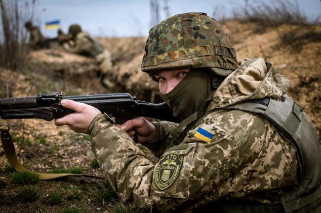 Новости с фронта: украинские военнослужащие  держат оборону в зоне боевых действий на Донбассе