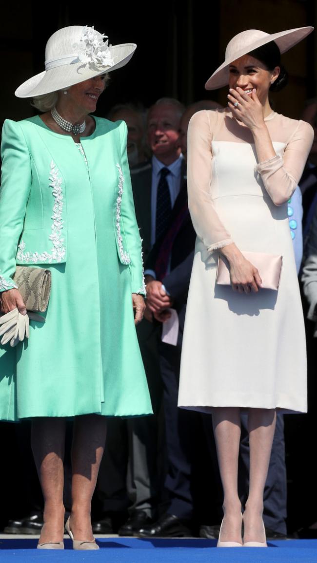 Меган Маркл впервые появилась на публике в статусе жены британского принца Гарри (ФОТО)