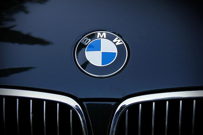 Большая премьера: в Сети появились первые снимки нового внедорожника BMW (ФОТО)