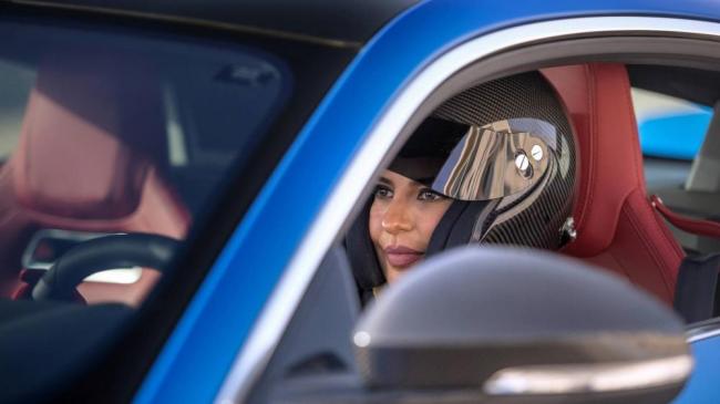 В Саудовской Аравии снят запрет на управление автомобилями для женщин (ФОТО)