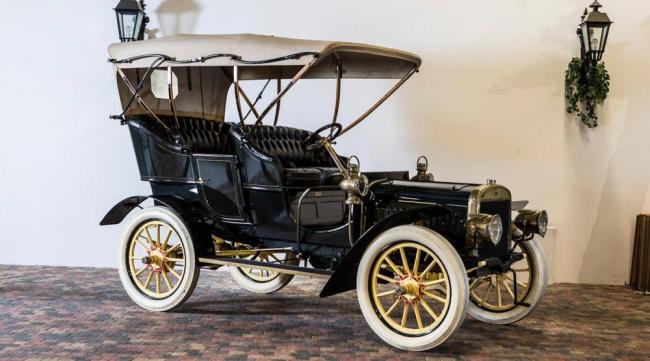 Самая большая в мире коллекция классических автомобилей Ford продана с аукциона (ФОТО)