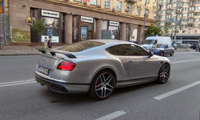 В Украине засняли самый быстрый автомобиль Bentley в истории (ФОТО)