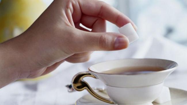 Добавление сахара в чай повышает риск развития болезни Альцгеймера