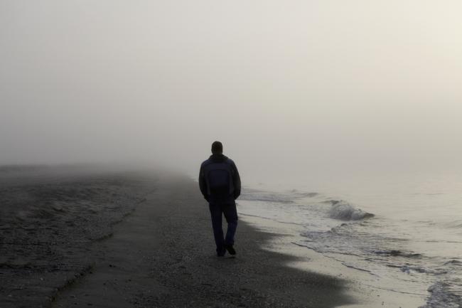 Одиночество запускает механизм самосохранения, говорят психологи