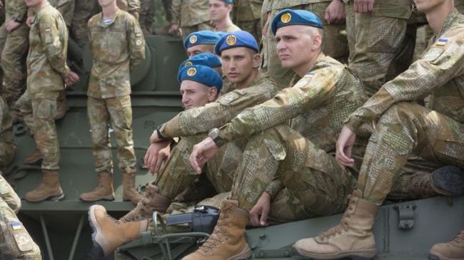 Украинские десантники участвуют в военных учениях в Германии