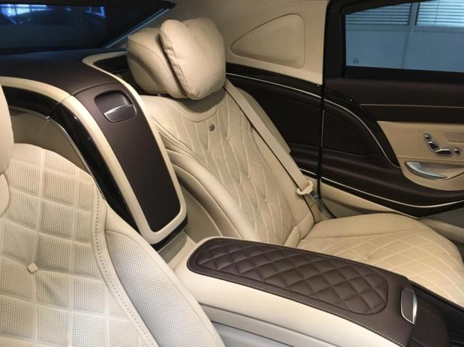 В Украину привезли уникальный Maybach с броней как у танка