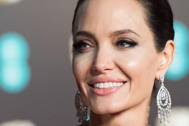 Анджелина Джоли о сексуальном насилии: "Я говорю об этом с детьми"