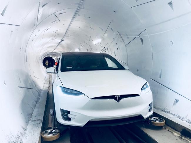 Илон Маск запустил метро с Tesla под Лос-Анджелесом