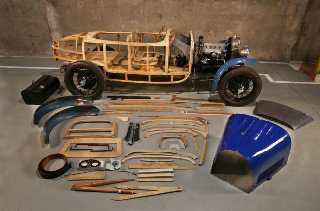 Простоявшие в сарае десятки лет Bugatti уйдут с молотка
