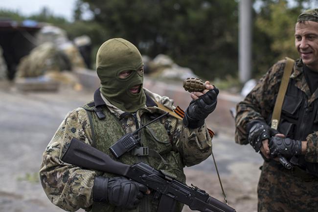 Боевиков на Донбассе курируют более 2 тысяч регулярных военных РФ