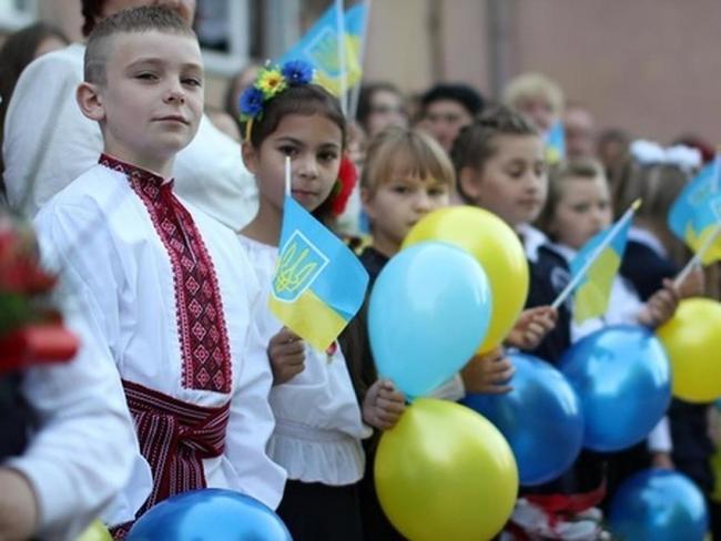 В Украине в школьную программу включили изучение создания ПЦУ и получения Томоса