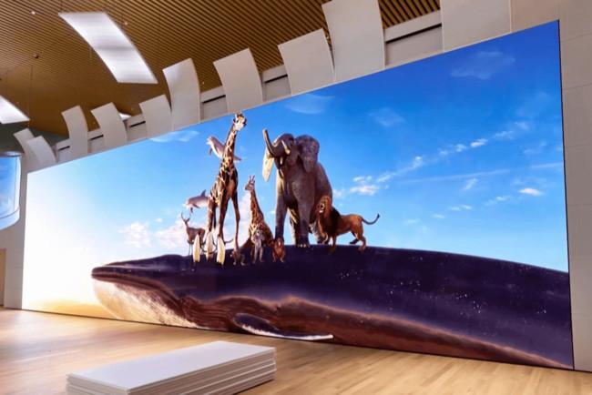 Sony представила гигантский 16K телевизор
