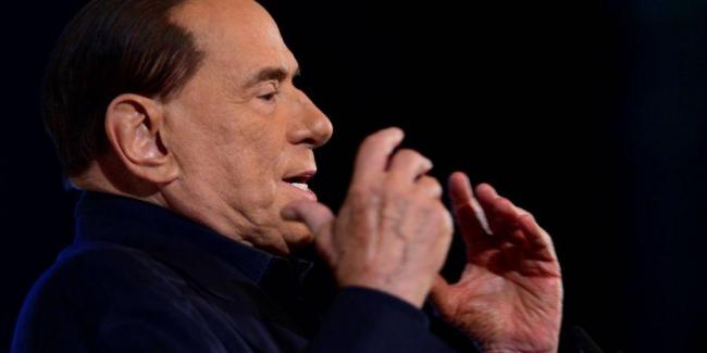 Берлускони забрали в больницу в Милане