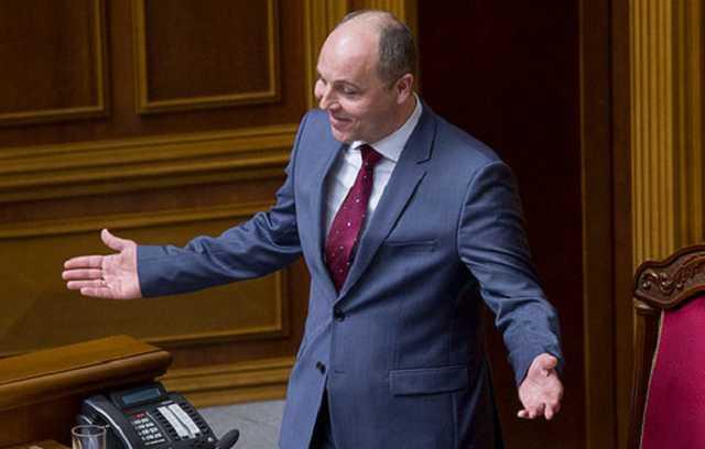Парубий поддерживает инициативу депутатов обжаловать роспуск Рады в КСУ