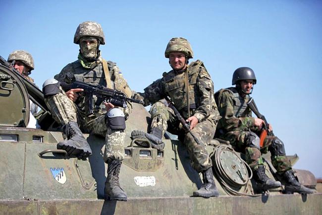 Украинским военным на передовой поднимут доплаты