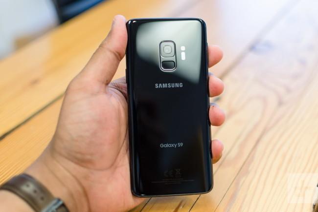 Samsung улучшит фотокамеры "устаревших" смартфонов