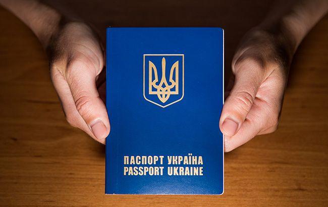 Украинские банки теперь могут обслуживать клиентов по загранпаспортам