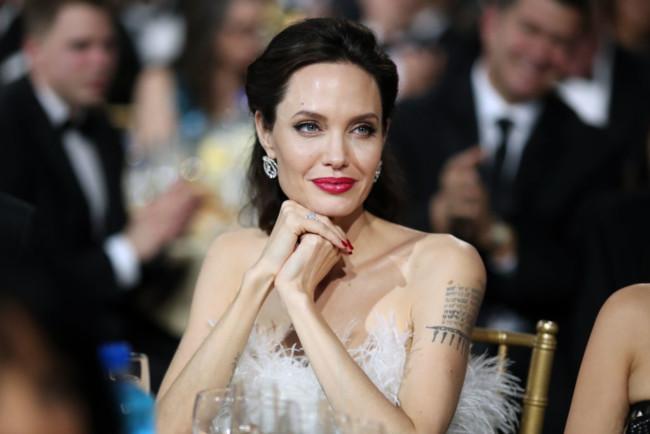 Анджелина Джоли поделилась семейной традицией