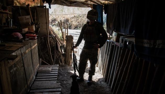 На Донбассе снова обострение: 24 обстрела, один раненый
