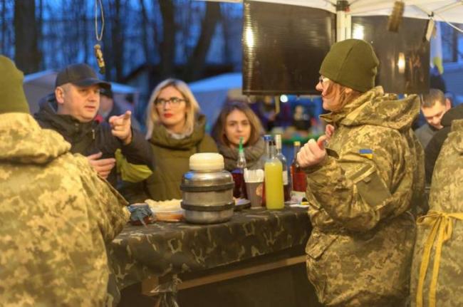 В Украине за год свернула деятельность половина волонтеров
