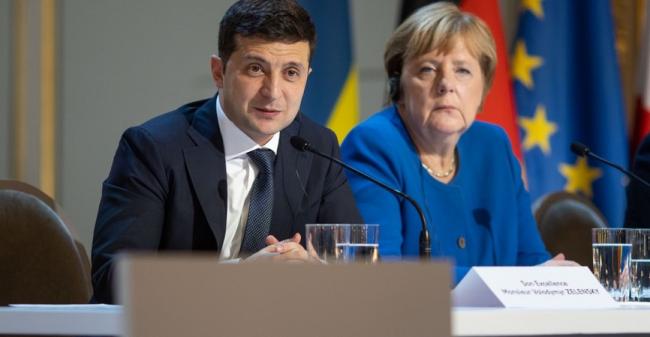 Зеленский поговорил с Меркель: Украина получит 150 млн евро кредита на борьбу с коронавирусом