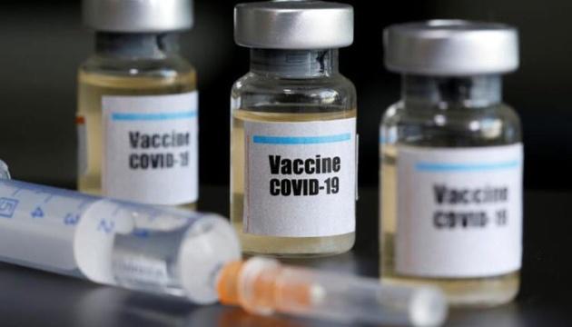 Зеленский поручил активизировать переговоры по приобретению вакцины от COVID-19