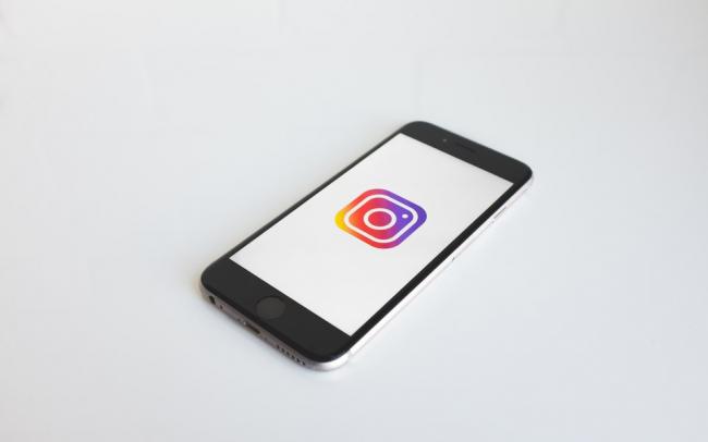 Instagram заявил о необходимости спрашивать разрешение у авторов, чтобы встроить их посты
