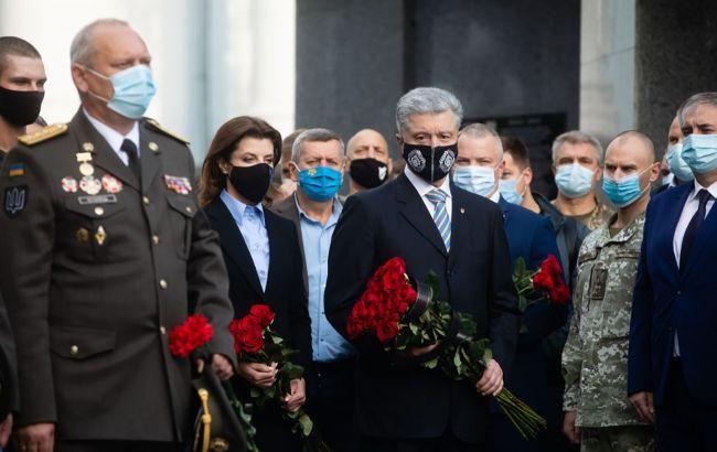 Порошенко: Украина - страна героев, которым мы обязаны независимостью