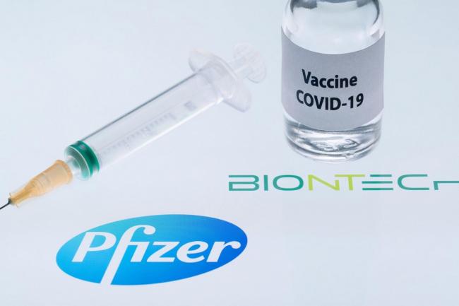 Великобритания первой в мире одобрила вакцину Pfizer от коронавируса