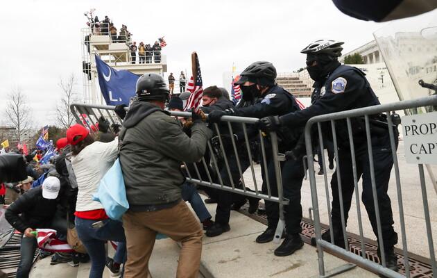 Правоохранители в США готовятся к еще большему насилию со стороны протестующих