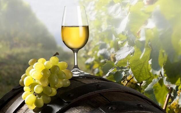 Кабмин поддержал украинских производителей вина увеличив цены на игристое