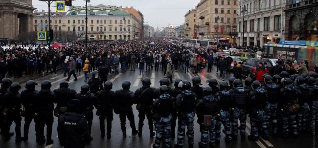 В Кремле прокомментировали массовые акции протеста, которые прошли по всей России 