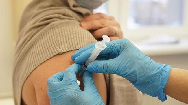 На вакцинацию от COVID в Украине записалось более полумиллиона человек