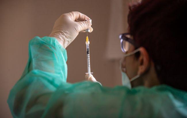В Украине полностью вакцинированы против коронавируса 29% коллективов школ