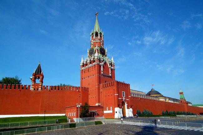 Кремль о встрече Путина и Зеленского: стороны не отвергают ее, но до согласования далеко