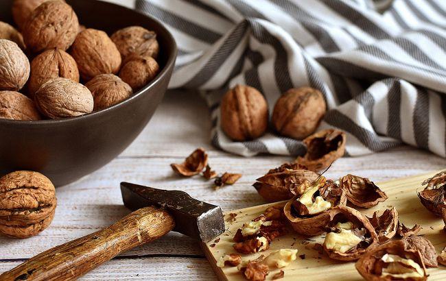 Не больше 20 граммов в день: диетолог развенчала мифы про орехи