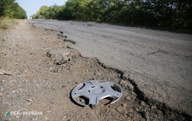 Оккупанты уничтожили почти половину дорог в Харьковской области