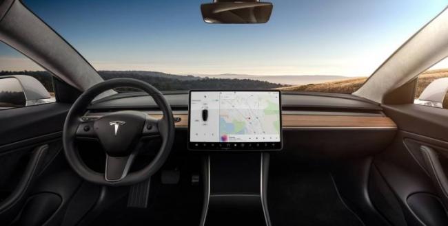 Tesla запретила пользоваться автопилотом невнимательным водителям
