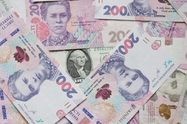 Зарплаты украинцев могут вырасти: эксперт назвал причину
