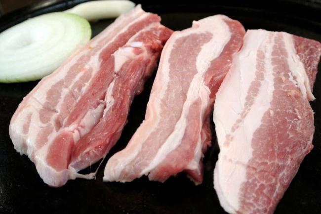 Импорт свинины в Украину рухнул почти в 3 раза из-за рекордно высоких цен