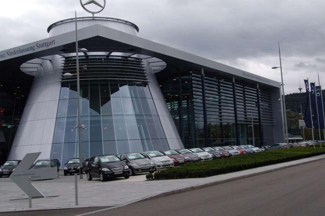 Mercedes прекратил сотрудничество с Молдовой из-за вывоза новых авто в РФ – СМИ