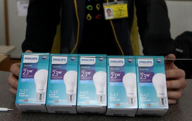 Пенсионеры смогут получить 5 энергосберегающих ламп: "Укрпочта" назвала дату и условия