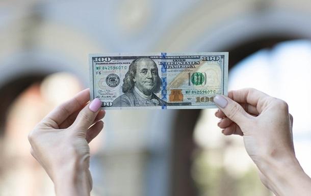 Объемы наличной валюты вне банков за год выросли на 11,8 млрд долларов