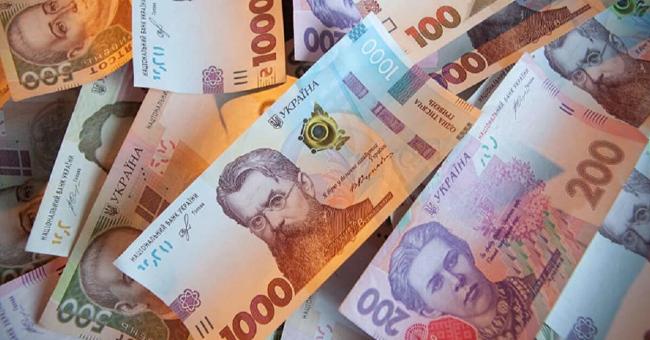 Средняя зарплата украинцев выросла до 19 тысяч гривен