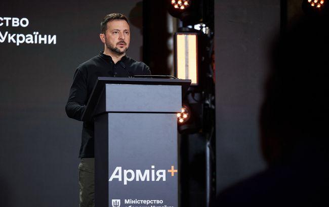 Зеленский: украинская армия умеет удивлять, это демонстрирует поле боя