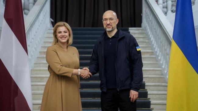 Глава правительства Латвии объявила о новом пакете военной помощи Украине