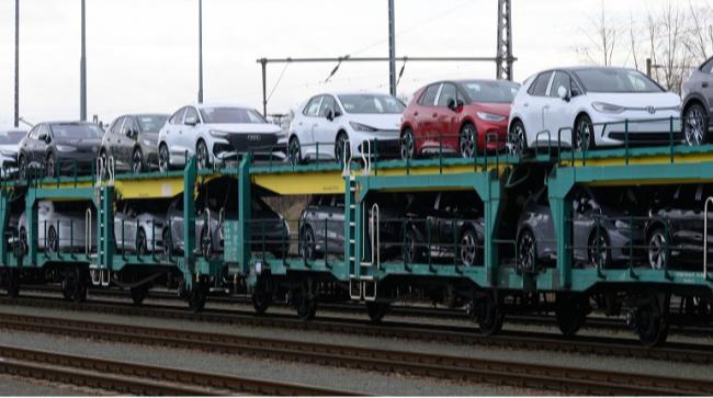 Украинцы за год потратили десятки миллиардов на авто: в лидерах Toyota, BMW и Mercedes