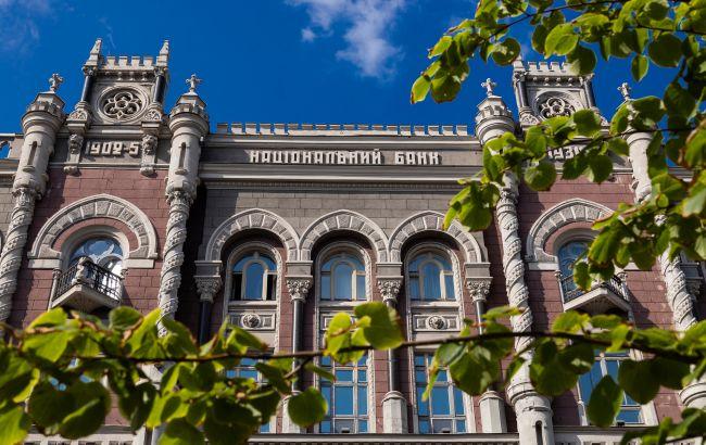 НБУ сократил продажу валюты из резервов до минимума с апреля НБУ сократил продажу валюты из резервов до минимума с апреля