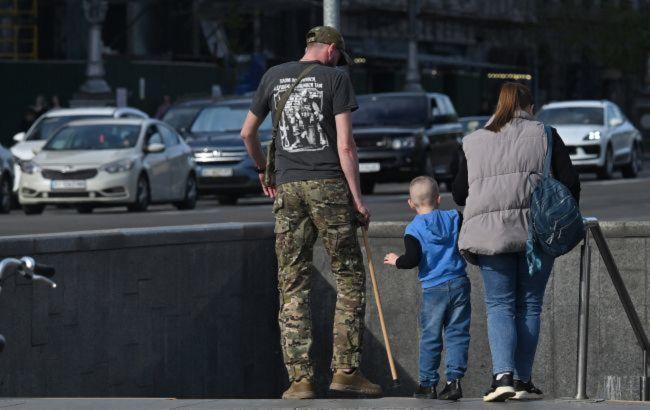 Зарплаты до 16 тысяч гривен и компенсации работодателям: Кабмин усиливает поддержку ветеранов Зарплаты до 16 тысяч гривен и компенсации работодателям: Кабмин усиливает поддержку ветеранов