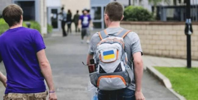 Из Украины за два месяца выехали почти 100 000 мужчин в возрасте 18-22 года Из Украины за два месяца выехали почти 100 000 мужчин в возрасте 18-22 года